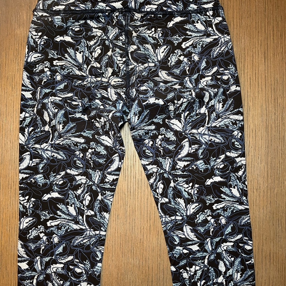 Lululemon Wunder Pants - Picture 2 of 4